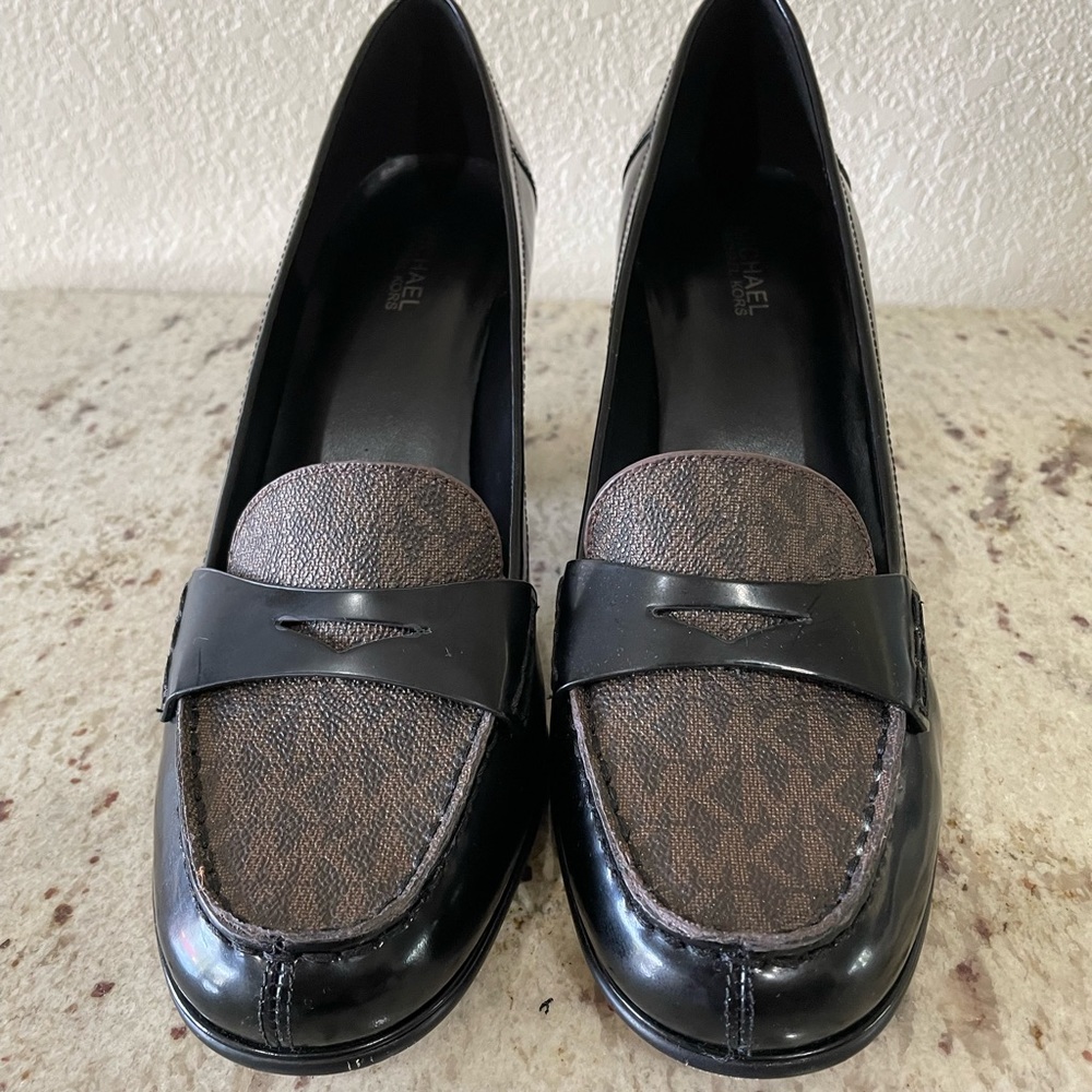 Michael Kors Pumps Size 8. Like New!